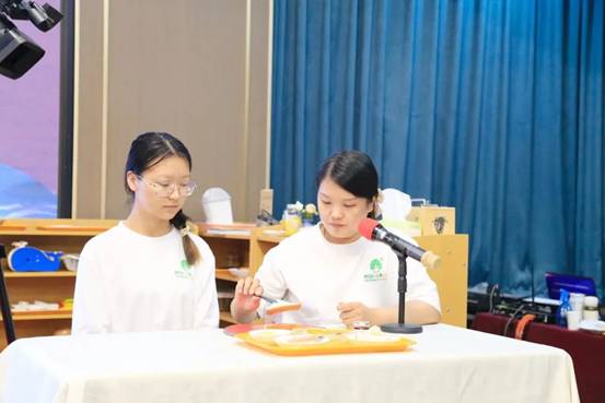 一場蒙氏教師快樂成長(cháng)的盛宴:幼教激情 燃燒一生!