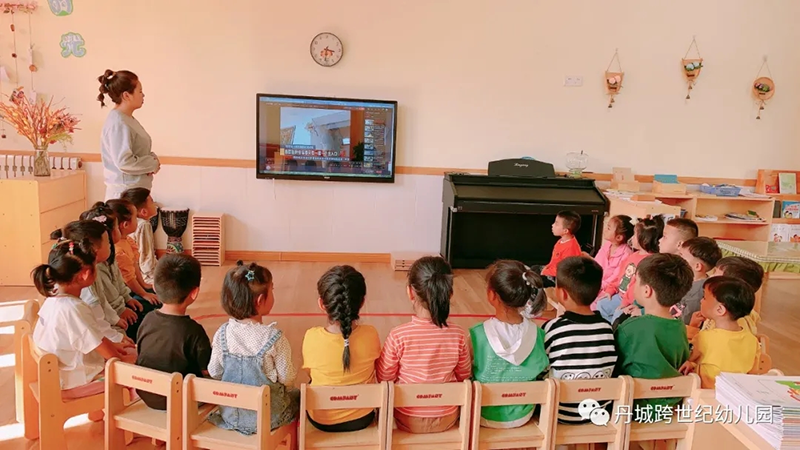 山(shān)西長(cháng)治長(cháng)子跨世紀丹城幼兒園:“預防踩踏,珍愛生命”防踩踏演練活動